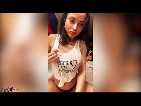 ❤️ 그녀의 음부를 훔치고 젖은 티셔츠에 그녀의 거대한 가슴을 애무하는 busty 예쁜 여자 ❤ 포르노 fb 우리 ❌❤